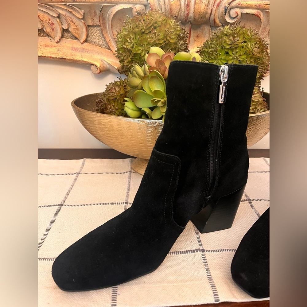 BLONDO Black Suede Block Heel Ankle Boots Size 9.5 Waterproof EUC  Quality Brand